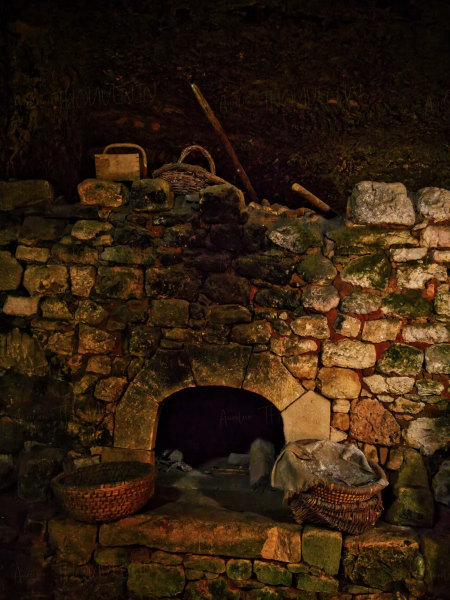 Four et ustensiles (Village Troglodyte)